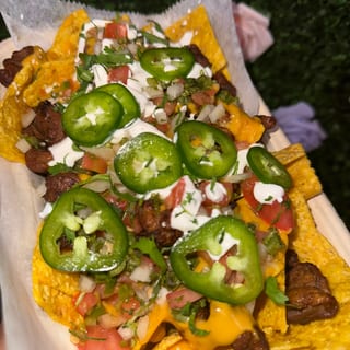STEAK NACHOS